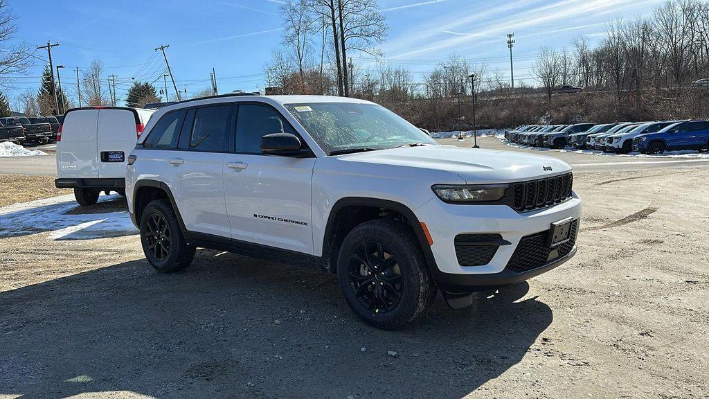 new 2025 Jeep Grand Cherokee car, priced at $45,935