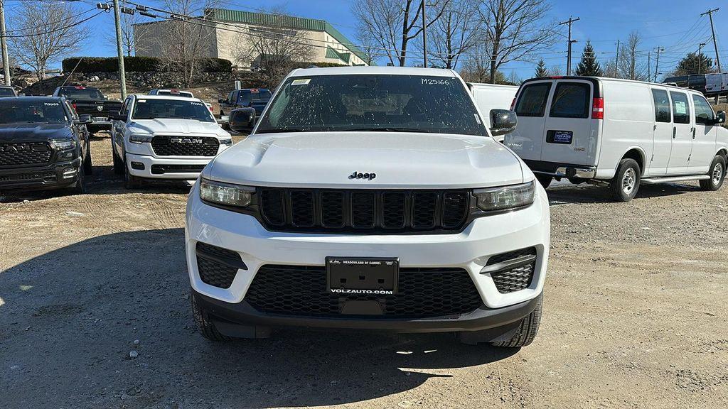 new 2025 Jeep Grand Cherokee car, priced at $45,935