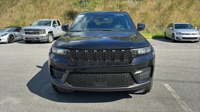 new 2025 Jeep Grand Cherokee car, priced at $45,998