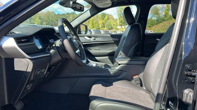 new 2025 Jeep Grand Cherokee car, priced at $45,998