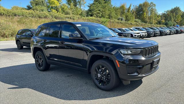 new 2025 Jeep Grand Cherokee car, priced at $45,998