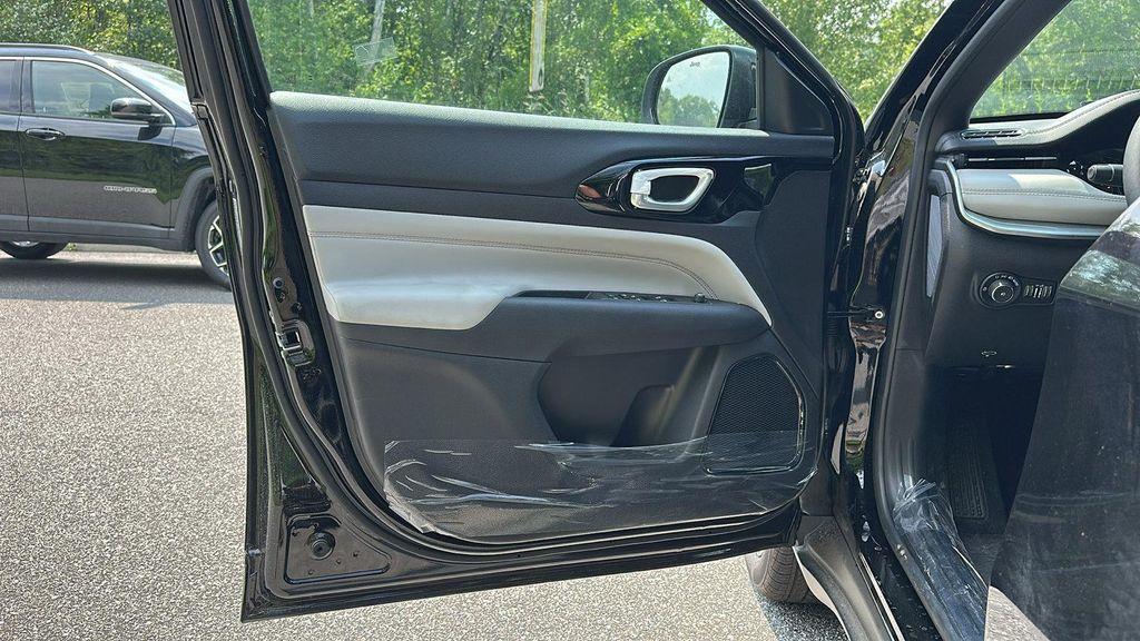 new 2025 Jeep Compass car, priced at $33,598