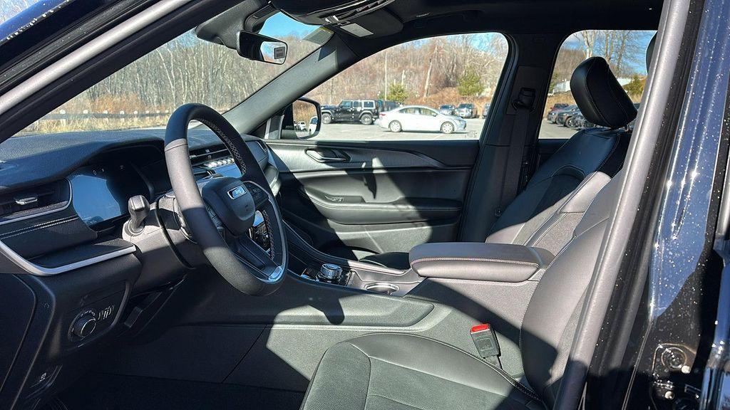 new 2025 Jeep Grand Cherokee L car, priced at $48,530