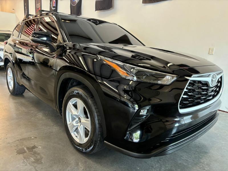 used 2022 Toyota Highlander car, priced at $28,550