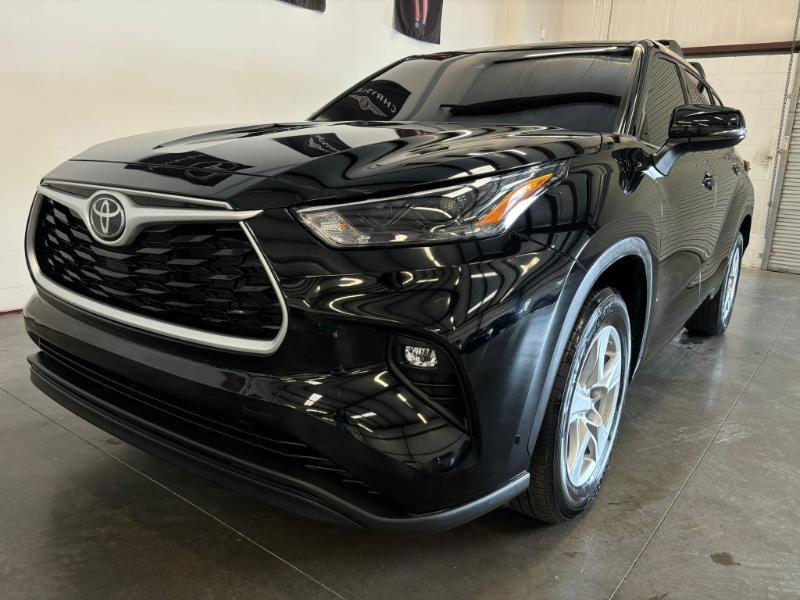 used 2022 Toyota Highlander car, priced at $28,550