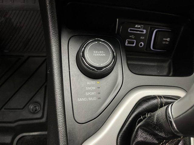 used 2018 Jeep Cherokee car, priced at $12,995