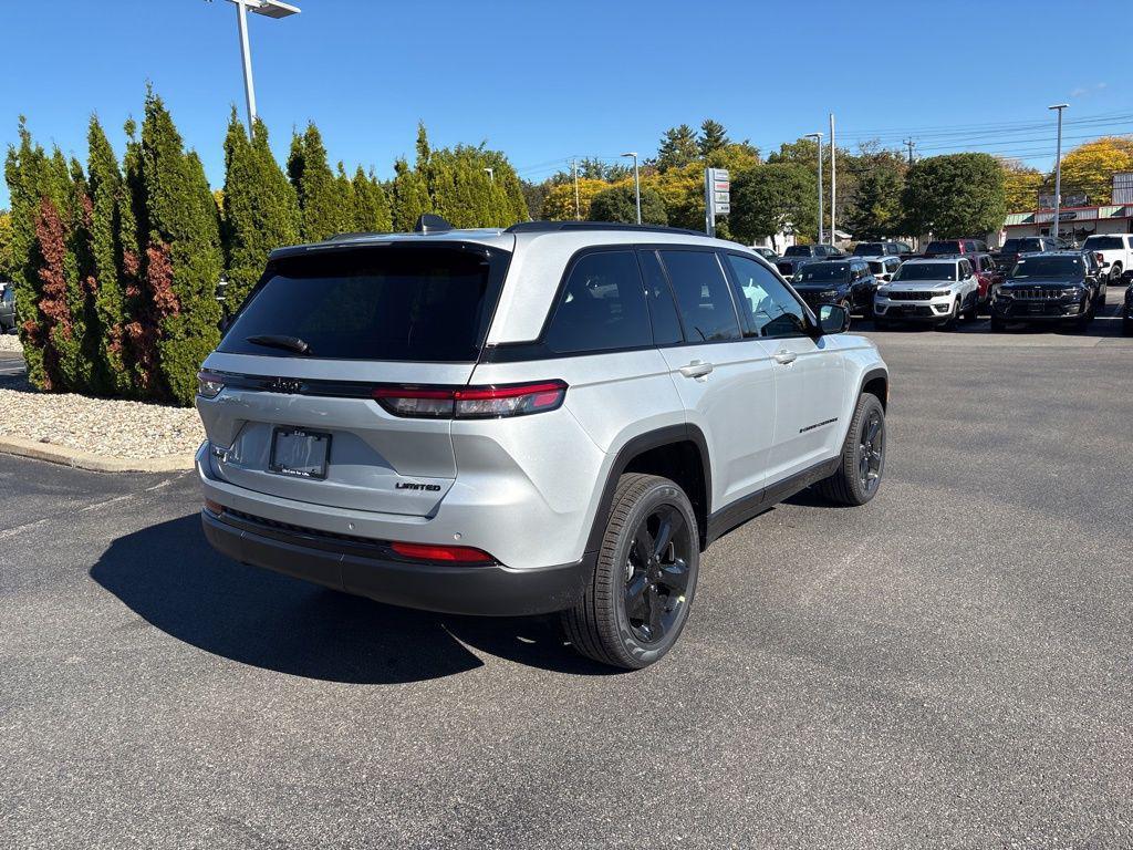 new 2025 Jeep Grand Cherokee car, priced at $43,952
