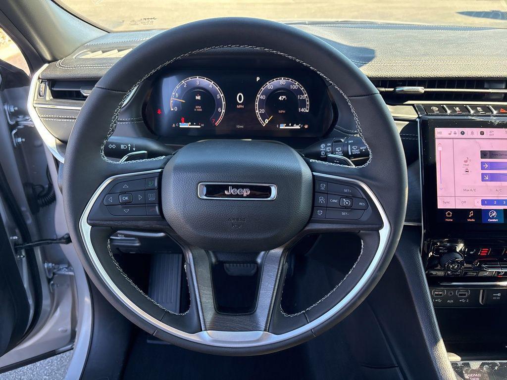 new 2025 Jeep Grand Cherokee car, priced at $43,952