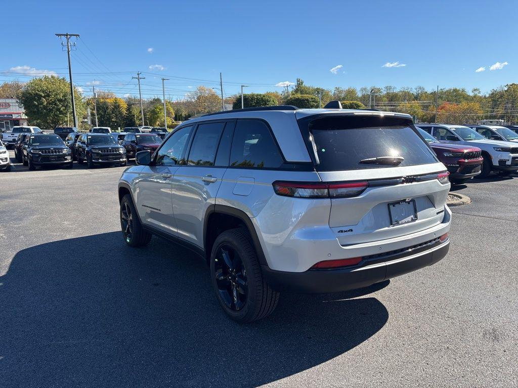 new 2025 Jeep Grand Cherokee car, priced at $43,952