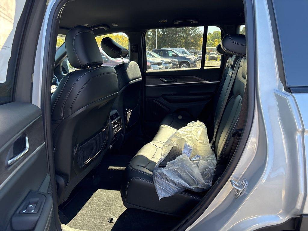 new 2025 Jeep Grand Cherokee car, priced at $43,952