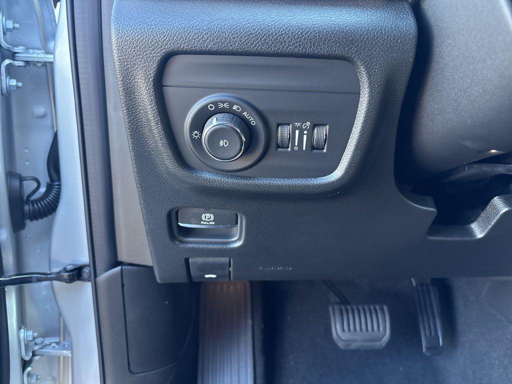 new 2025 Jeep Grand Cherokee car, priced at $43,952