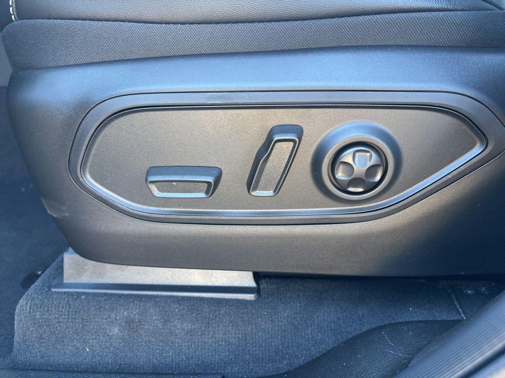 new 2025 Jeep Grand Cherokee car, priced at $43,952