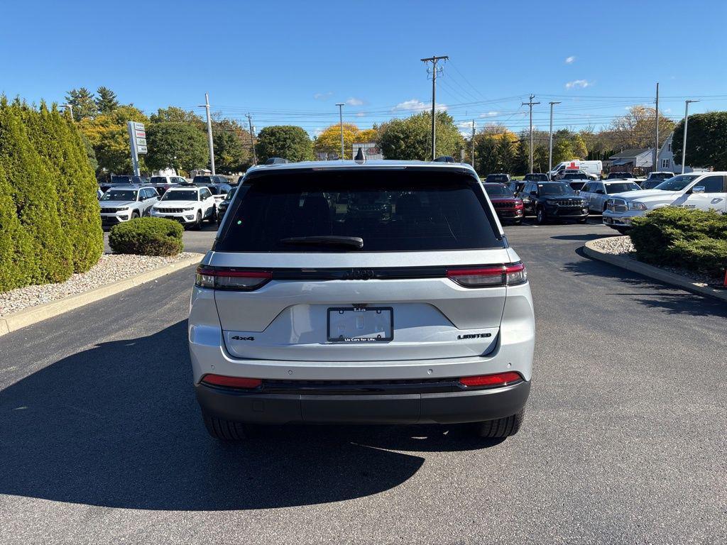 new 2025 Jeep Grand Cherokee car, priced at $43,952