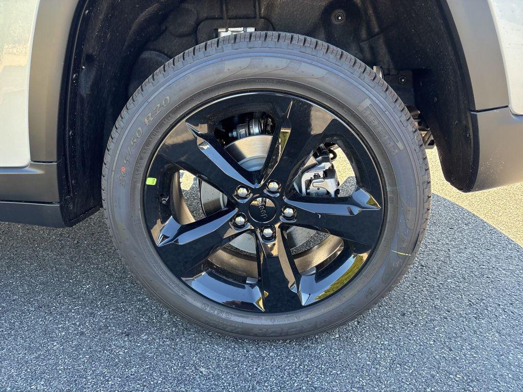 new 2025 Jeep Grand Cherokee car, priced at $43,952