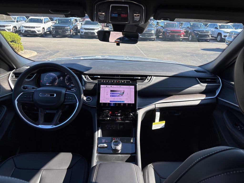 new 2025 Jeep Grand Cherokee car, priced at $43,952