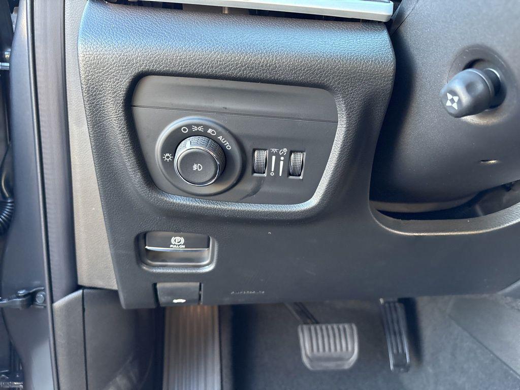 new 2025 Jeep Grand Cherokee car, priced at $48,957