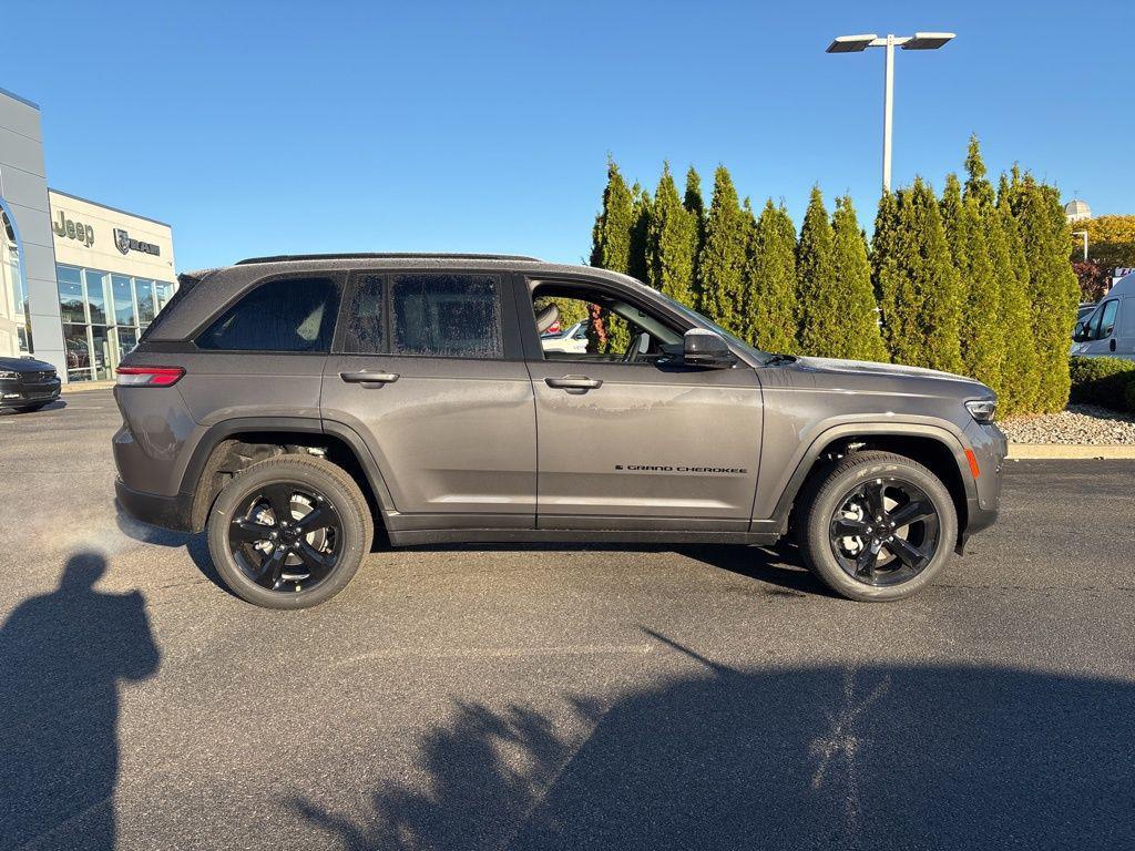 new 2025 Jeep Grand Cherokee car, priced at $48,957
