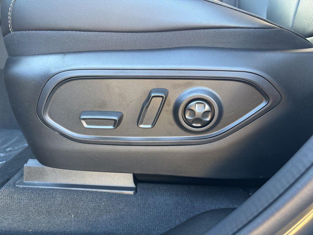 new 2025 Jeep Grand Cherokee car, priced at $48,957