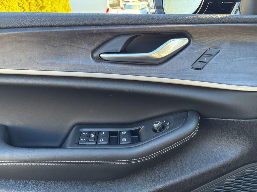 new 2025 Jeep Grand Cherokee car, priced at $48,957