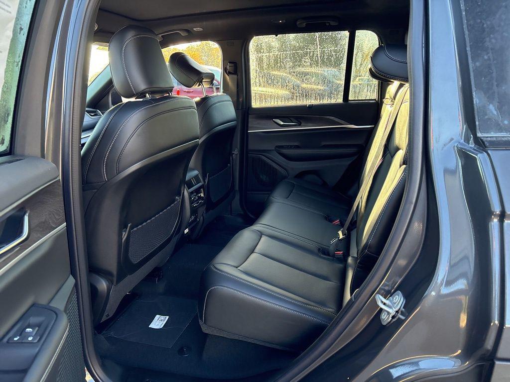 new 2025 Jeep Grand Cherokee car, priced at $48,957