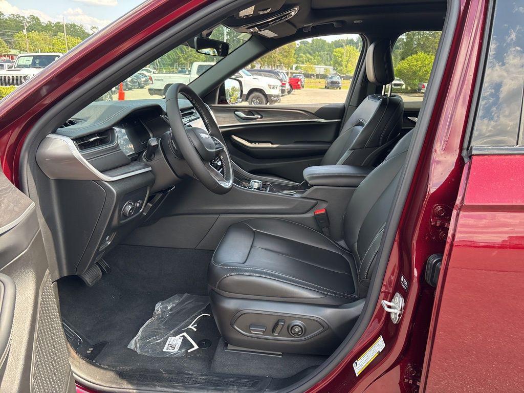 new 2025 Jeep Grand Cherokee car, priced at $47,848