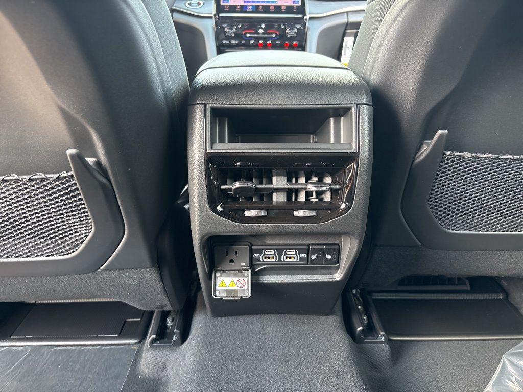 new 2025 Jeep Grand Cherokee car, priced at $47,848