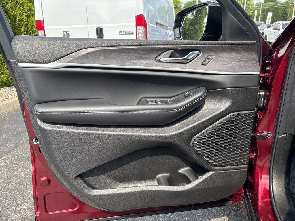 new 2025 Jeep Grand Cherokee car, priced at $47,848