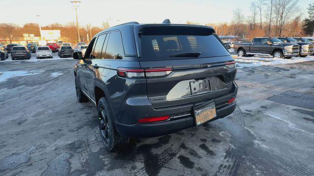 new 2025 Jeep Grand Cherokee car, priced at $45,675