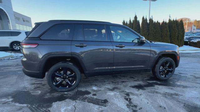 new 2025 Jeep Grand Cherokee car, priced at $45,675