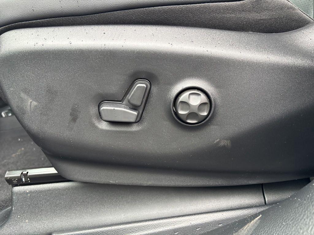 new 2026 Chrysler Pacifica car, priced at $45,597