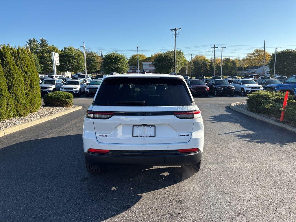 new 2025 Jeep Grand Cherokee car, priced at $45,390