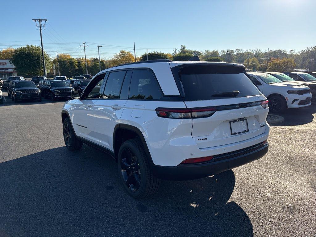 new 2025 Jeep Grand Cherokee car, priced at $45,390