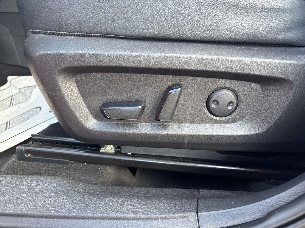 used 2023 Mitsubishi Outlander PHEV car, priced at $25,400