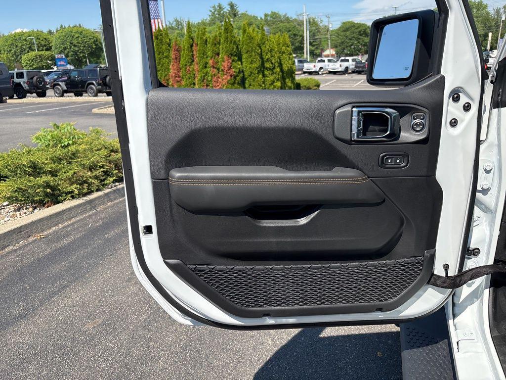 new 2025 Jeep Wrangler car, priced at $53,355