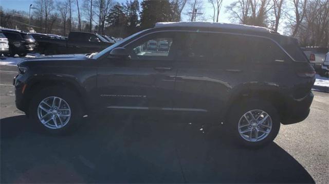 new 2025 Jeep Grand Cherokee car, priced at $40,151