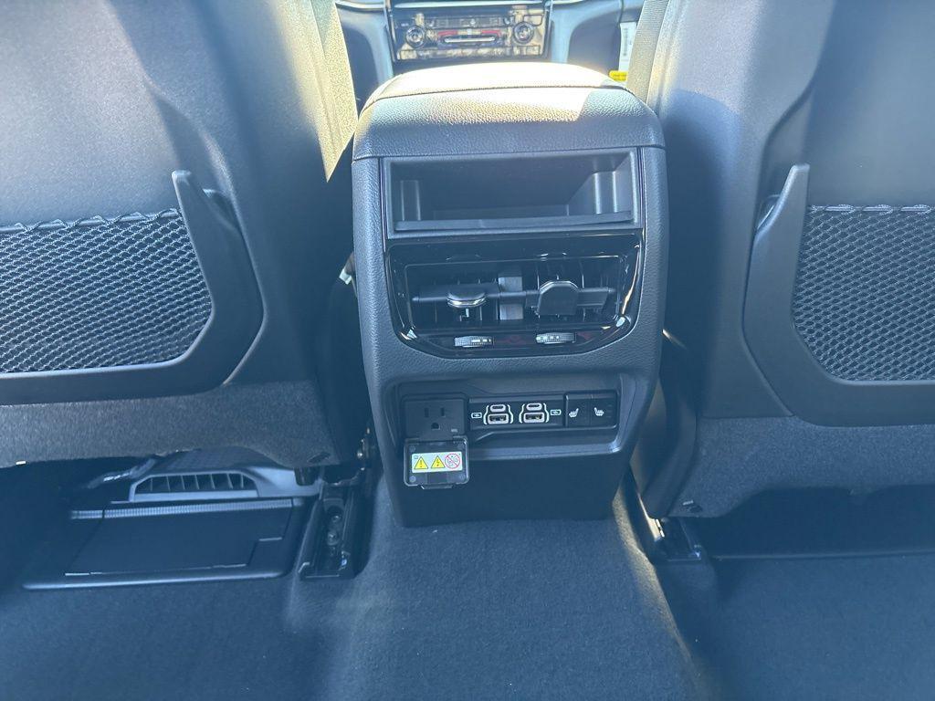 new 2025 Jeep Grand Cherokee car, priced at $45,260