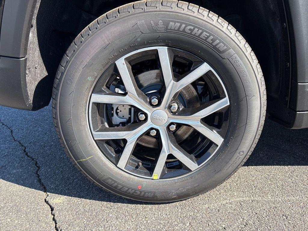 new 2025 Jeep Grand Cherokee car, priced at $45,260