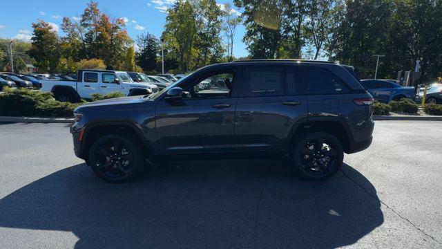 new 2025 Jeep Grand Cherokee car, priced at $43,018