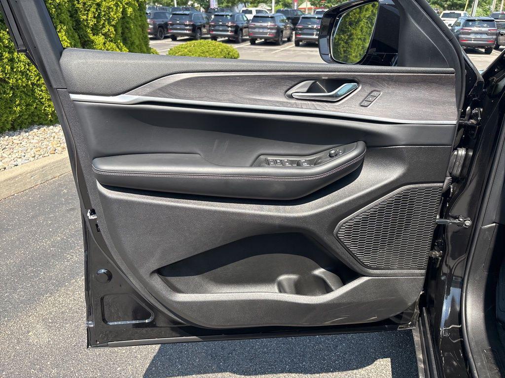 new 2025 Jeep Grand Cherokee L car, priced at $45,962