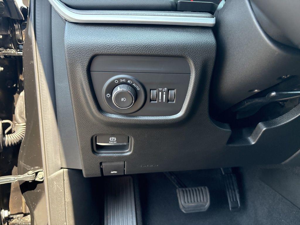 new 2025 Jeep Grand Cherokee L car, priced at $45,962