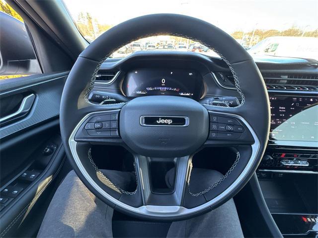 new 2025 Jeep Grand Cherokee car, priced at $42,375