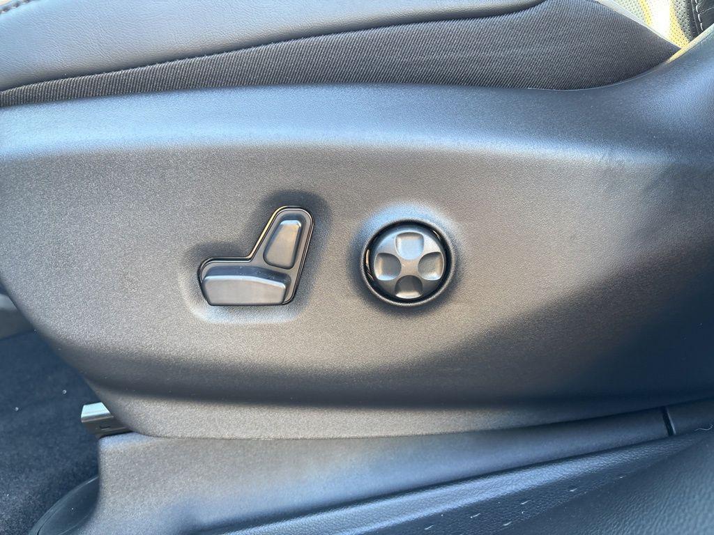 new 2026 Chrysler Pacifica car, priced at $52,018