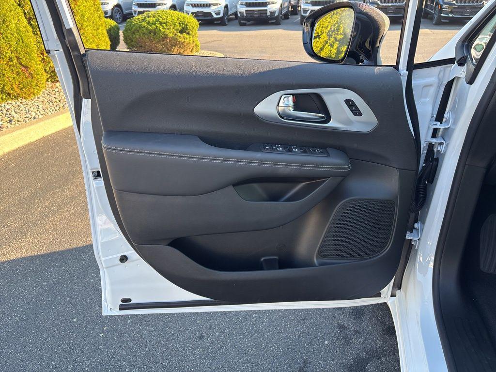 new 2026 Chrysler Pacifica car, priced at $52,018