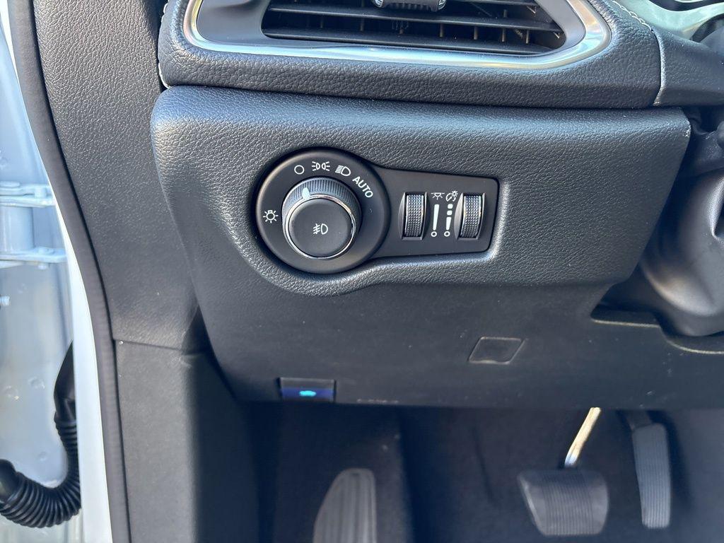 new 2026 Chrysler Pacifica car, priced at $52,018