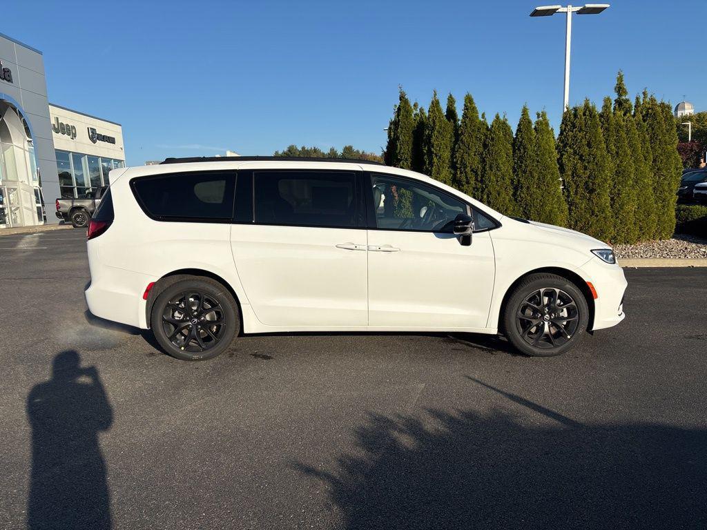 new 2026 Chrysler Pacifica car, priced at $52,018