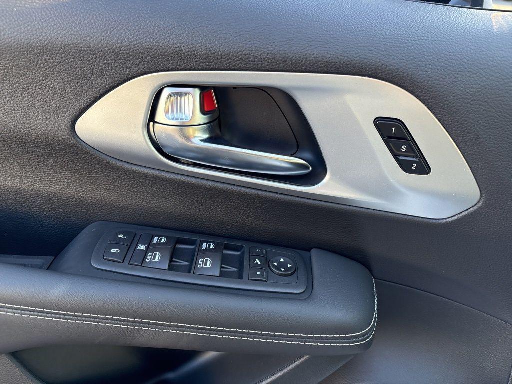 new 2026 Chrysler Pacifica car, priced at $52,018