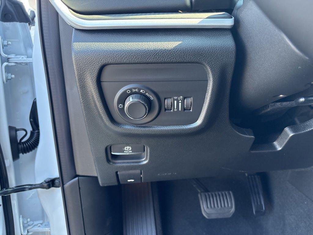 new 2025 Jeep Grand Cherokee car, priced at $35,941