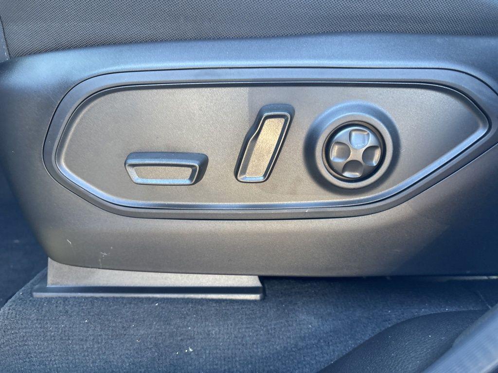 new 2025 Jeep Grand Cherokee car, priced at $35,941