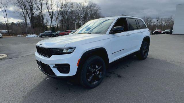 new 2025 Jeep Grand Cherokee car, priced at $46,075