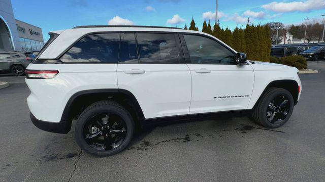 new 2025 Jeep Grand Cherokee car, priced at $46,075